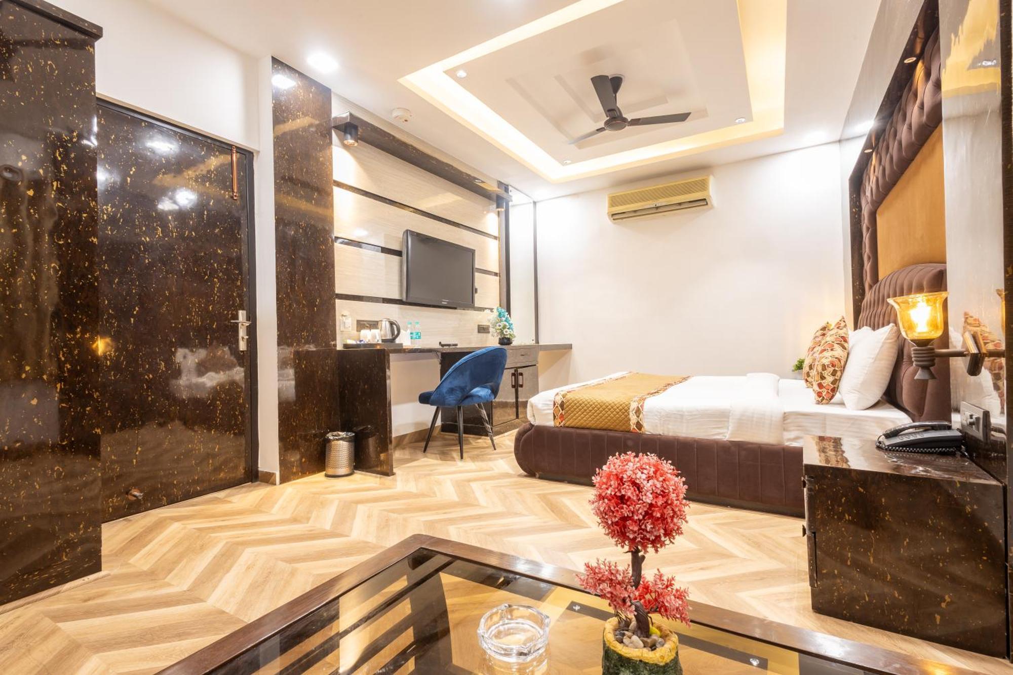 Hotel Cosmo Near Blk Hospital Karol Bagh Delhi  Exterior photo